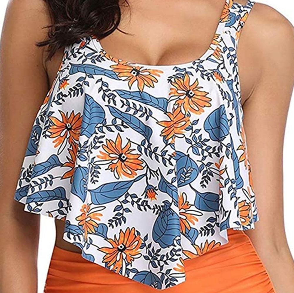 NWT flounce bikini top